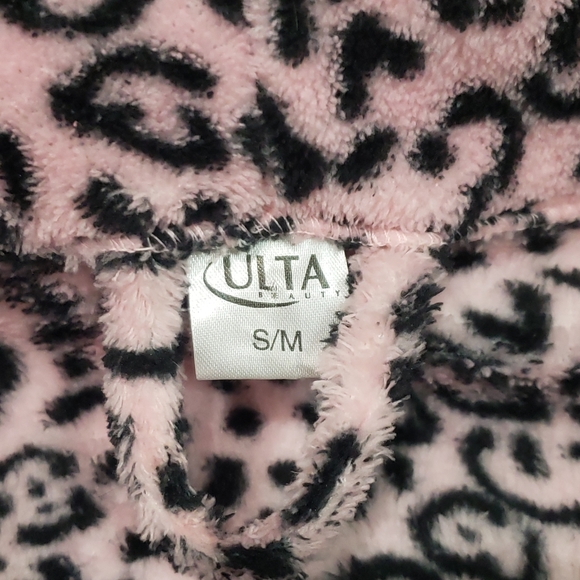 Ulta Beauty Cheetah robe size S/M - Picture 4 of 6